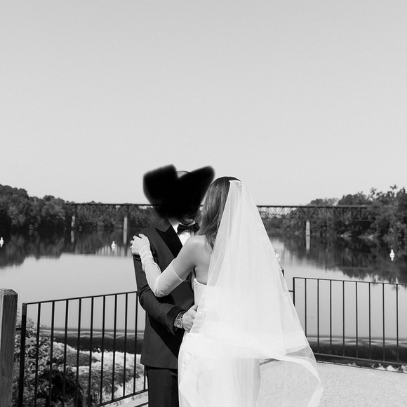 Beautiful white trim wedding veil - Picture 6 of 7